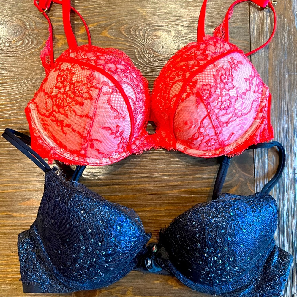 Like new Victoria Secret Very Sexy Push up bras-bundle of two bras pictures